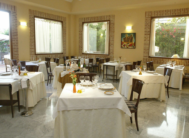 Ad Hoc Parque Otel Bétera Restoran fotoğraf